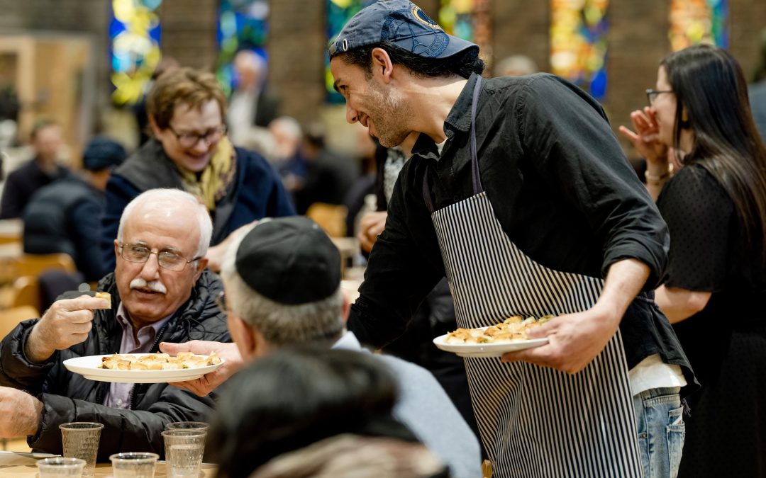 Jewish community host Muslims in Synagogue for Ramadan meal